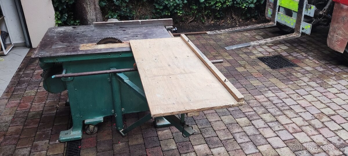 Masivní stolní pila s pravítkem a pojezdem - 2