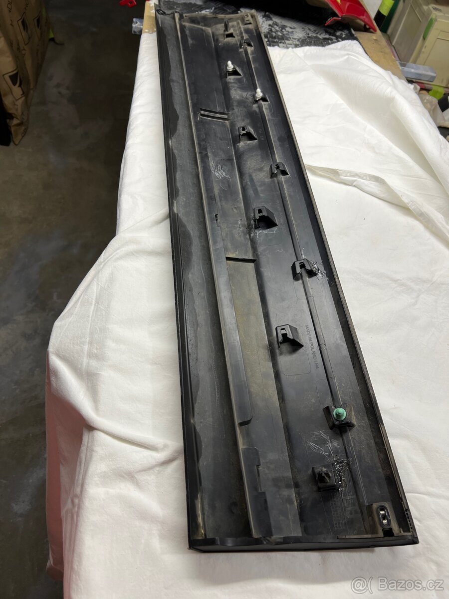 Vw touareg lišta levé zadní dveře - 2