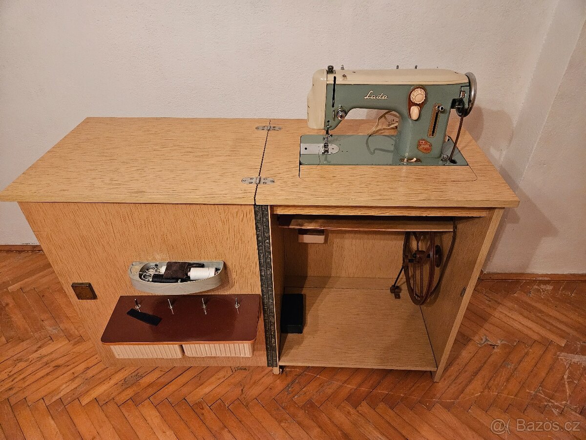 Šicí stroje Lada 236 - 2