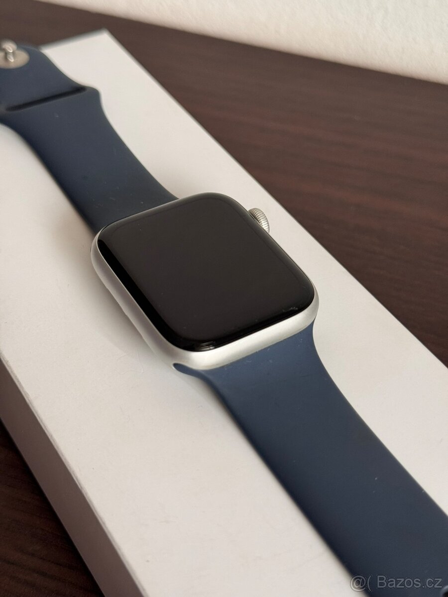 Apple Watch SE (2. generace) 44mm LTE - 2