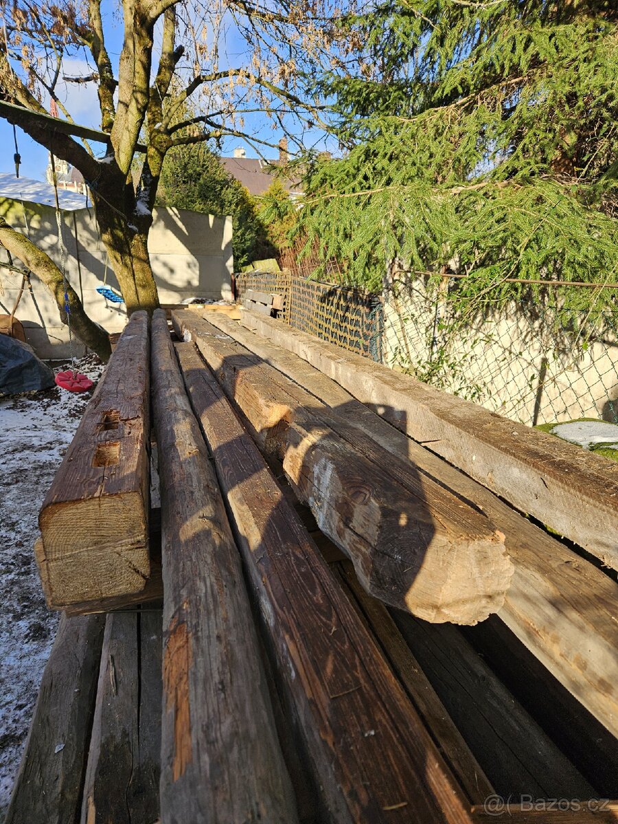 Staré dřevěné trámy - 2