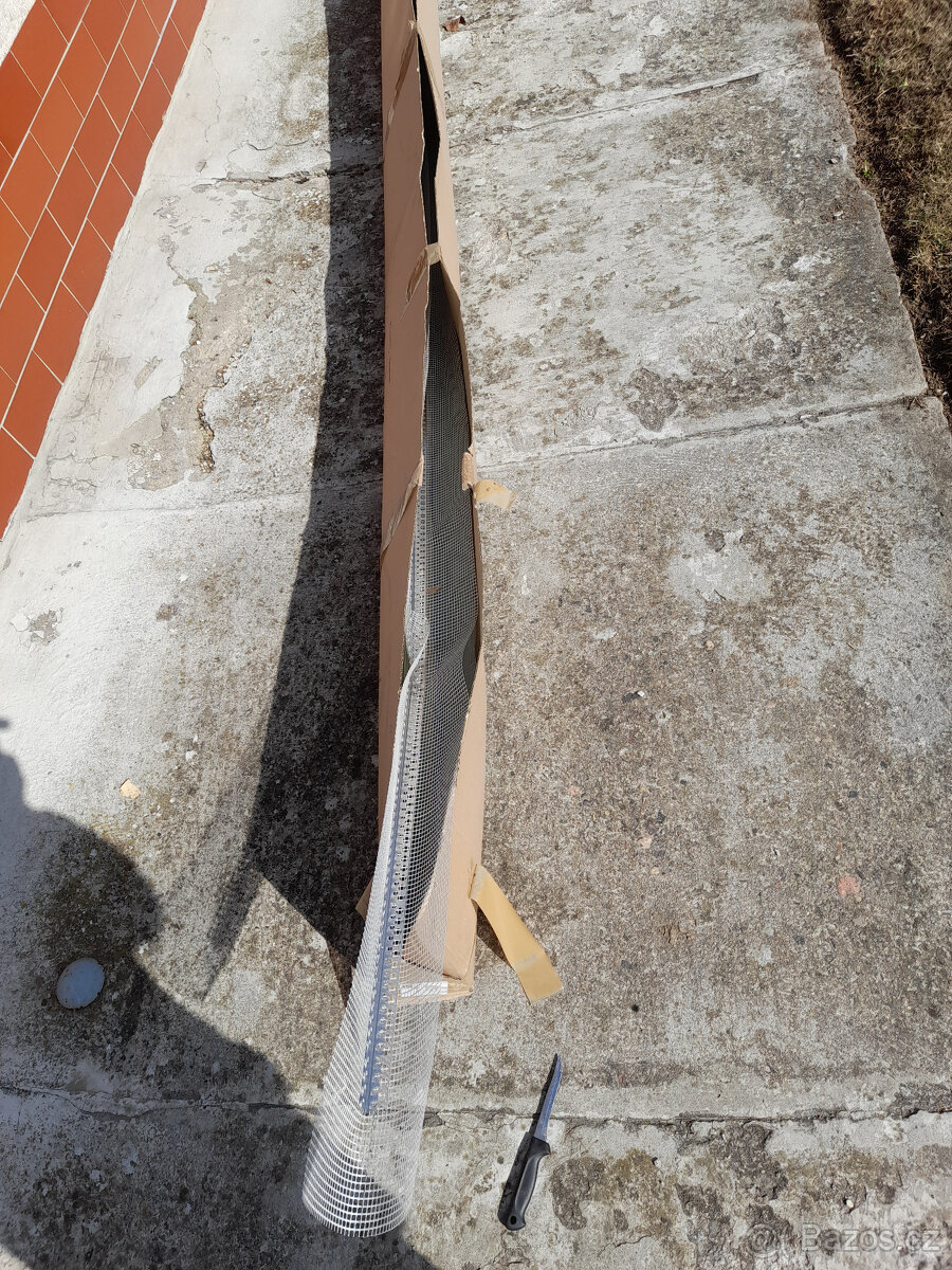 Prodám rohovou lištu 10/10 - 2,5m - 2