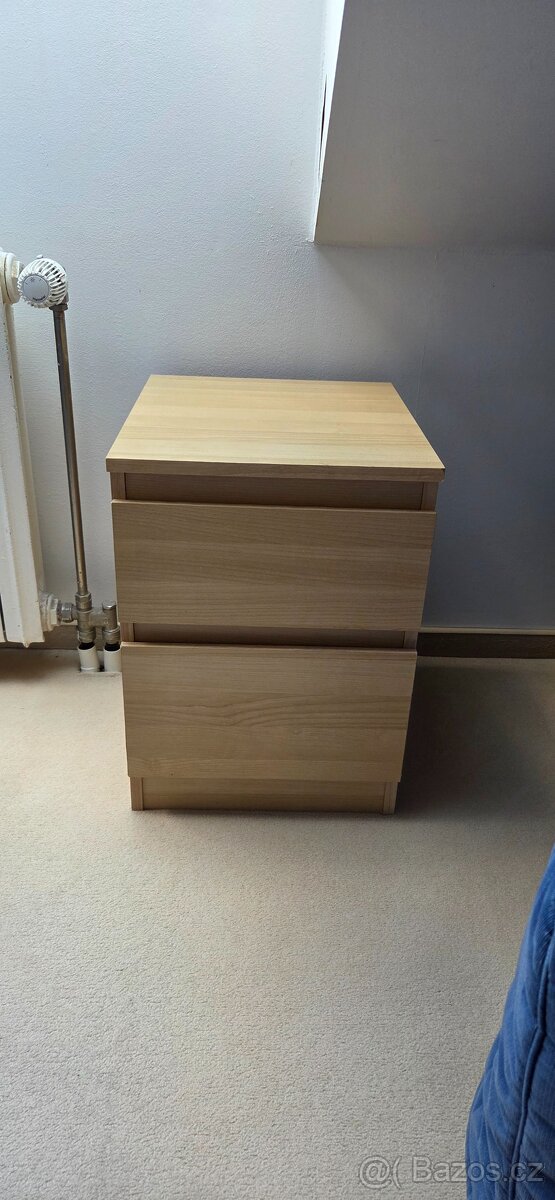 Noční stolek se zásuvkami - 2