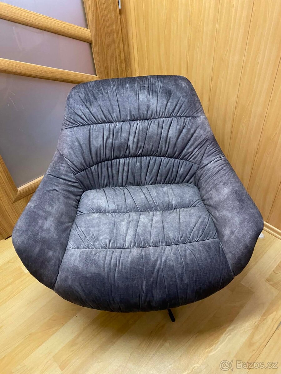 Otocne kreslo nove. - 2