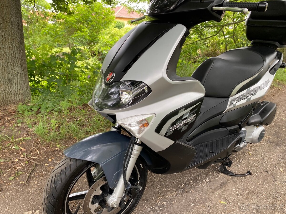 Gilera runner 125 ST (2015) - 2