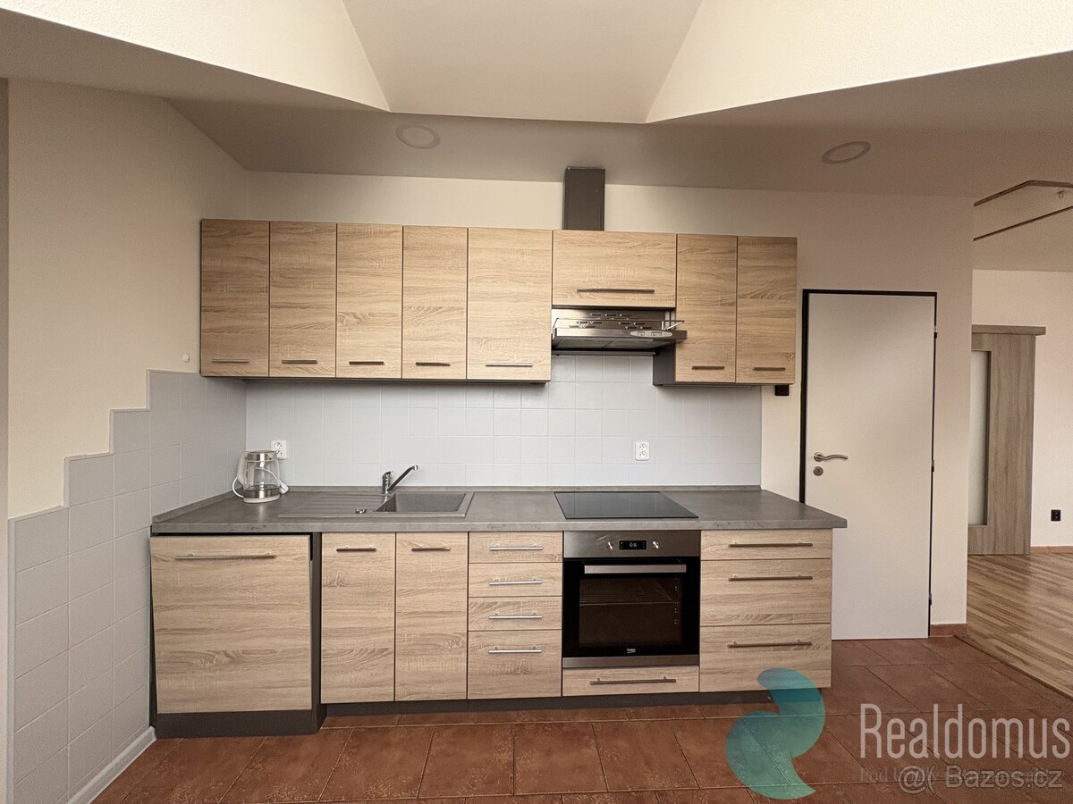 Pronájem, podkrovní byt 2kk, 57,4 m², J. Š. Baara, České Bu - Ansicht 2