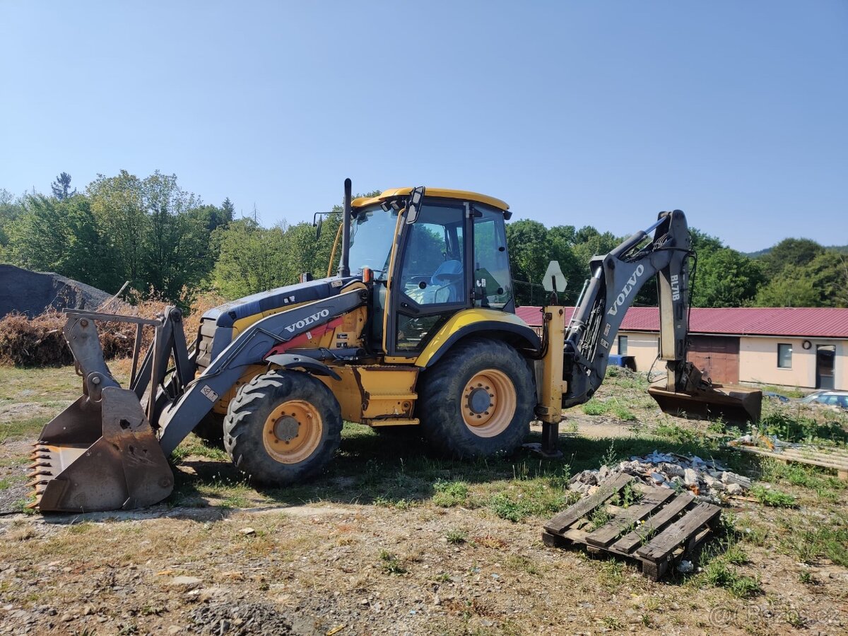 Traktorbagr Volvo BL71B - 2