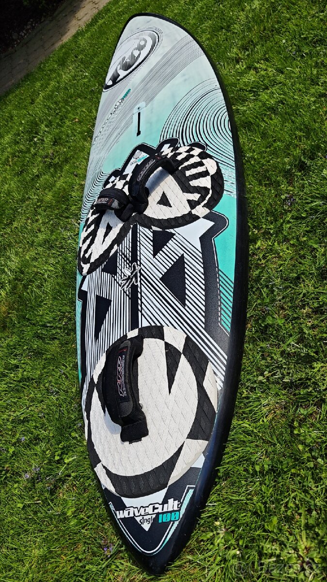 Windsurfing plovák v super stavu. - 2