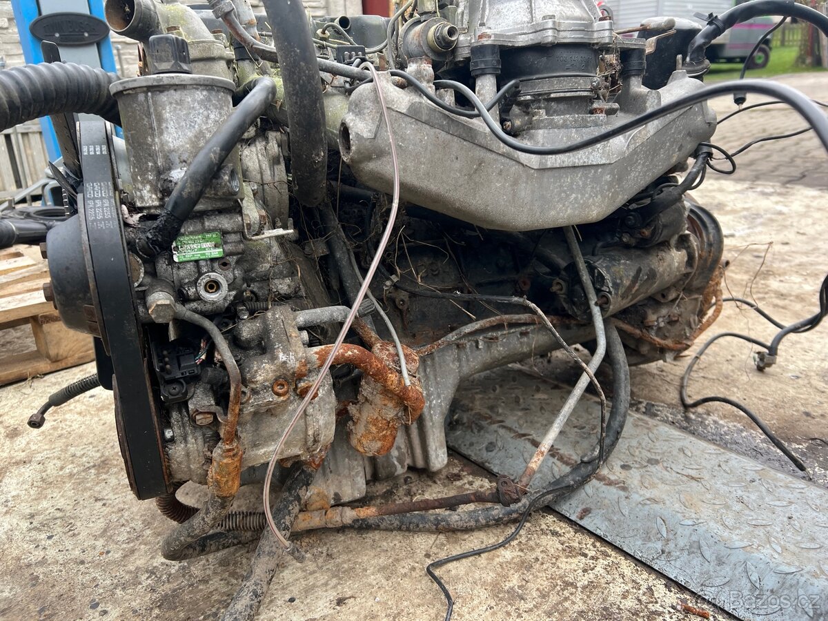 Mercedes Benz Motor M103 2.6 - 2