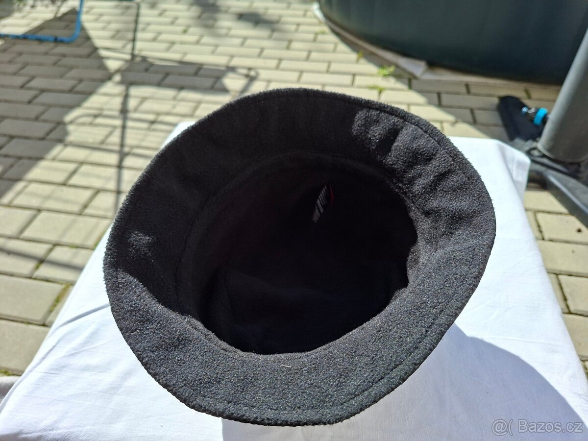 Černý zateplený klobouk CYS - 2