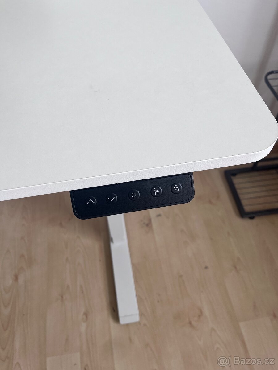 Elektrický výškově nastavitelný stůl - 2