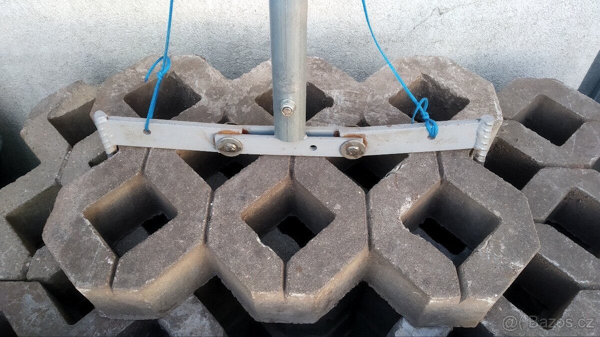 Kleště na zatravňovací tvárnice - 2