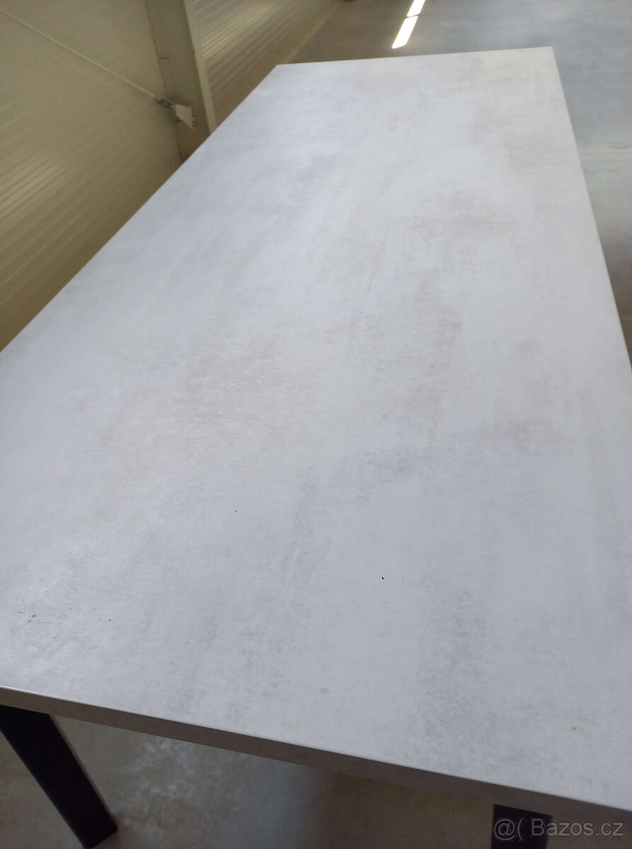 DESIGNOVÝ STŮL - 2