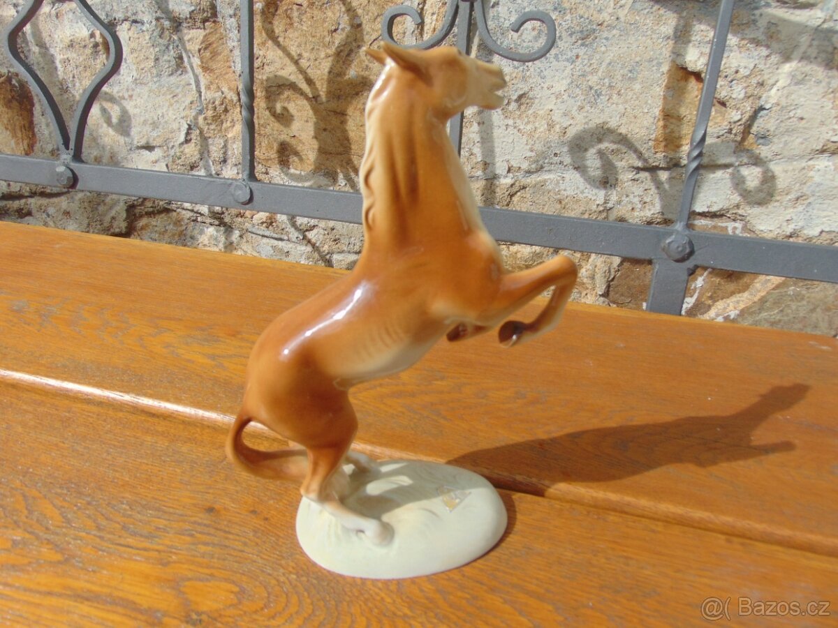 Porcelánový koník Royal Dux. - 2