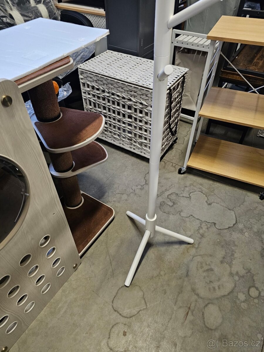 Nový rostoucí dřevěný věšák - 2