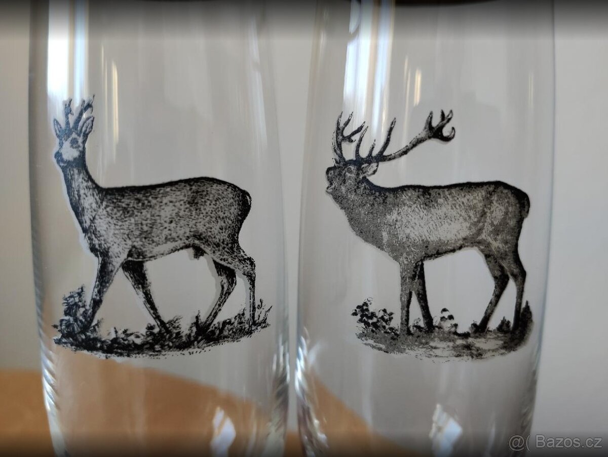 dvě tenkostěnné šampusky s lovec. motivem po r. 2000 - 2