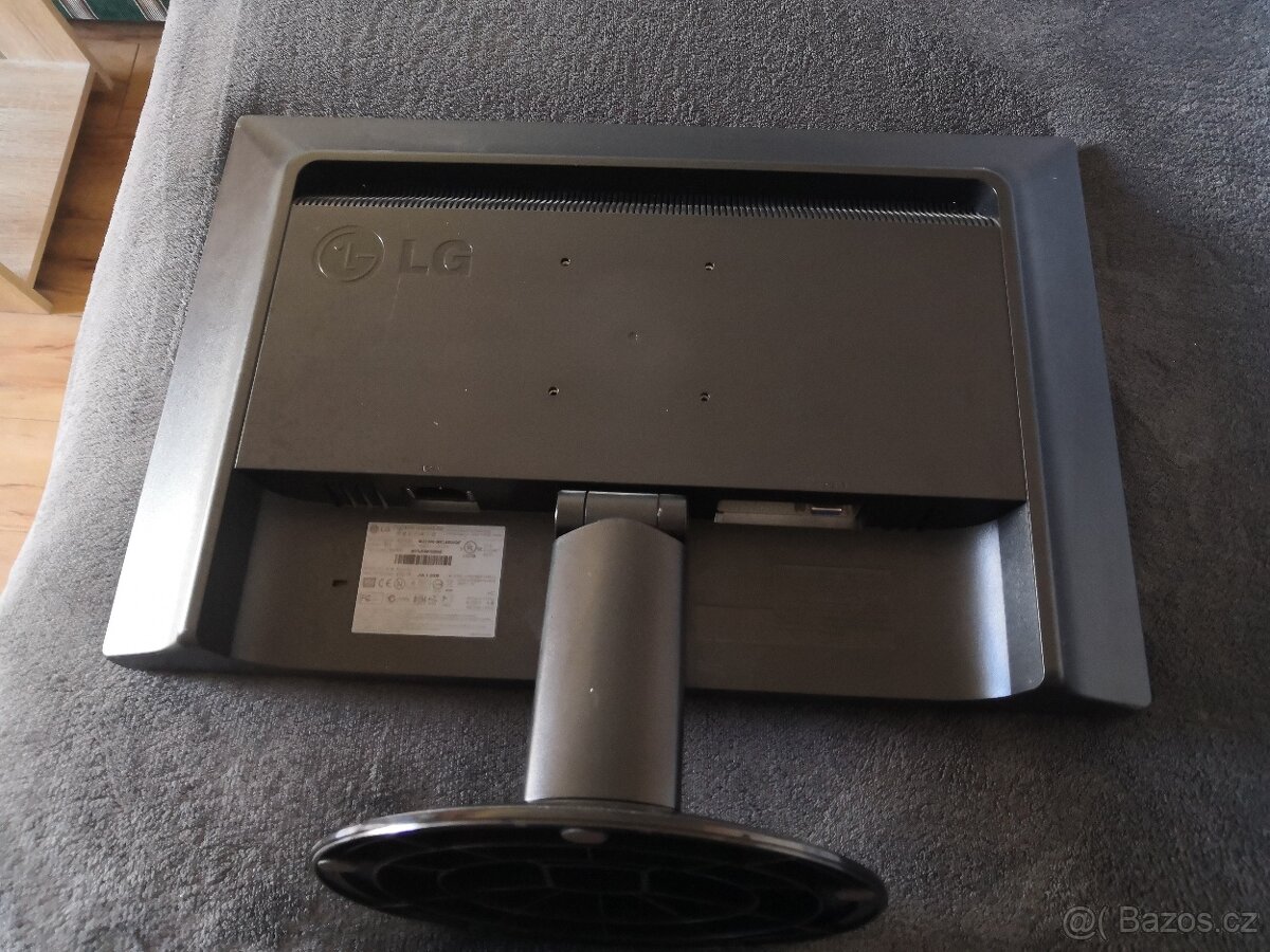 Monitor LG Flatron W2234S-BN - 2