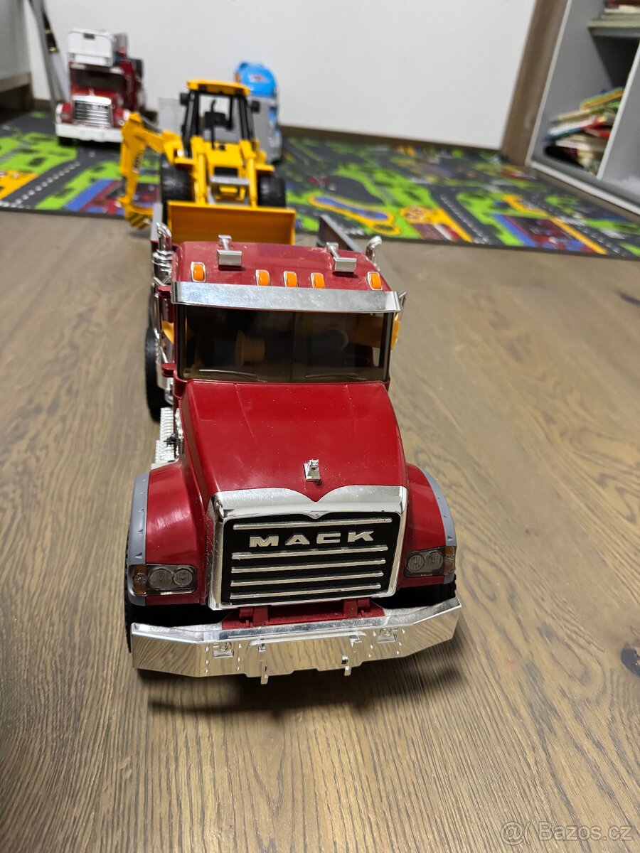 Bruder Nakladni vuz s bagrem - 2