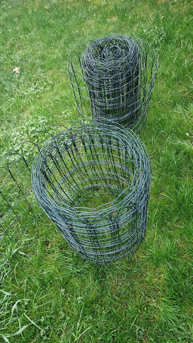 Zahradní zelený plot - 2