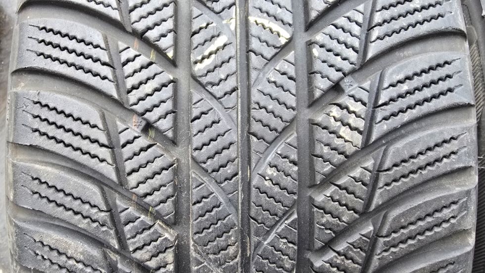 Zimní pneumatiky 225/45/18 Bridgestone - 2