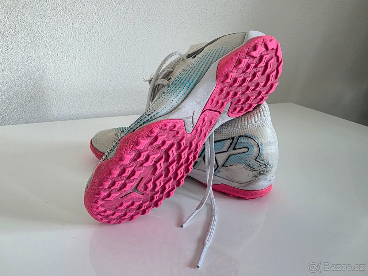 Dětské bílé turfy Puma - 2