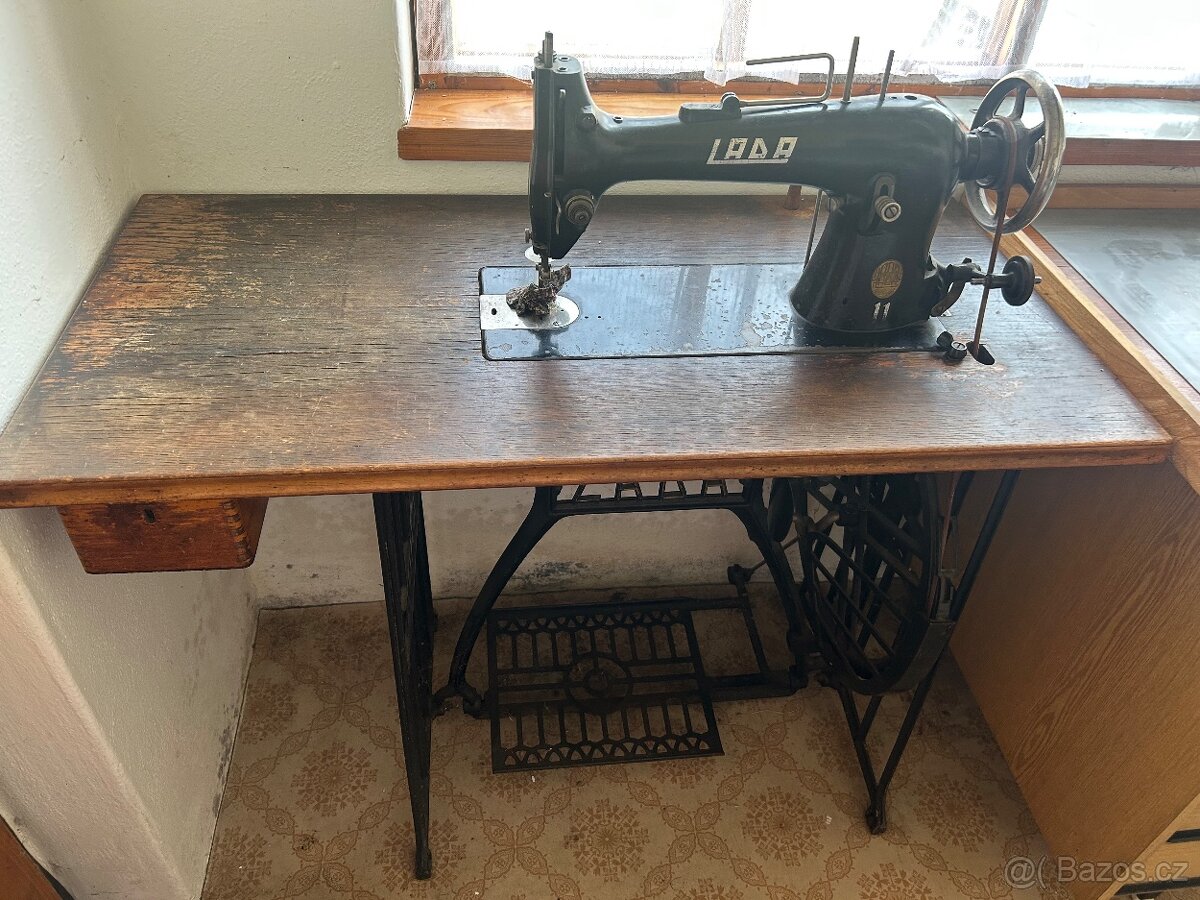 Šicí stroj Lada - 2