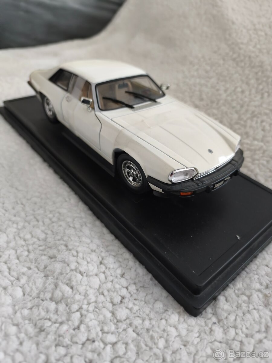 Autíčka kovové, plastové. - 2