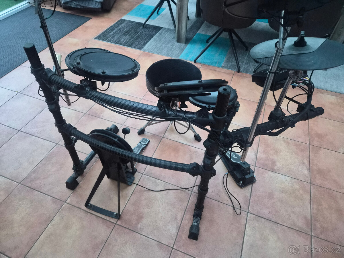 Prodám elektroické bicí - 2
