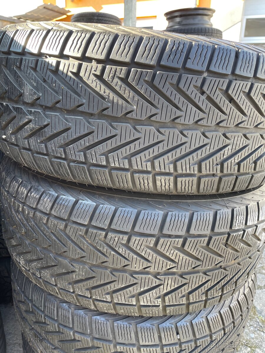 Zimní pneu 235/55 R17 - 2