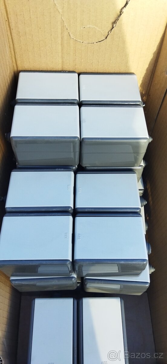 ZÁSUVKA DVOJITÁ NA POVRCH PRAKTIK ABB IP44 - 2