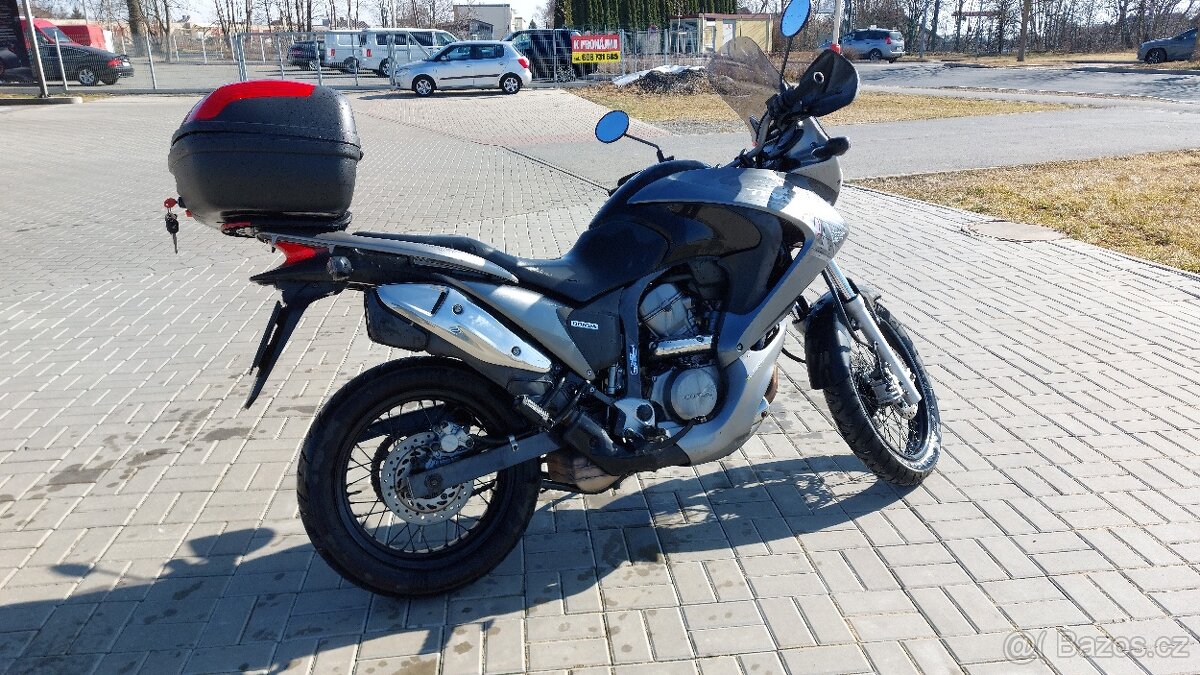 Honda Transalp 700, rok 2008 - 2