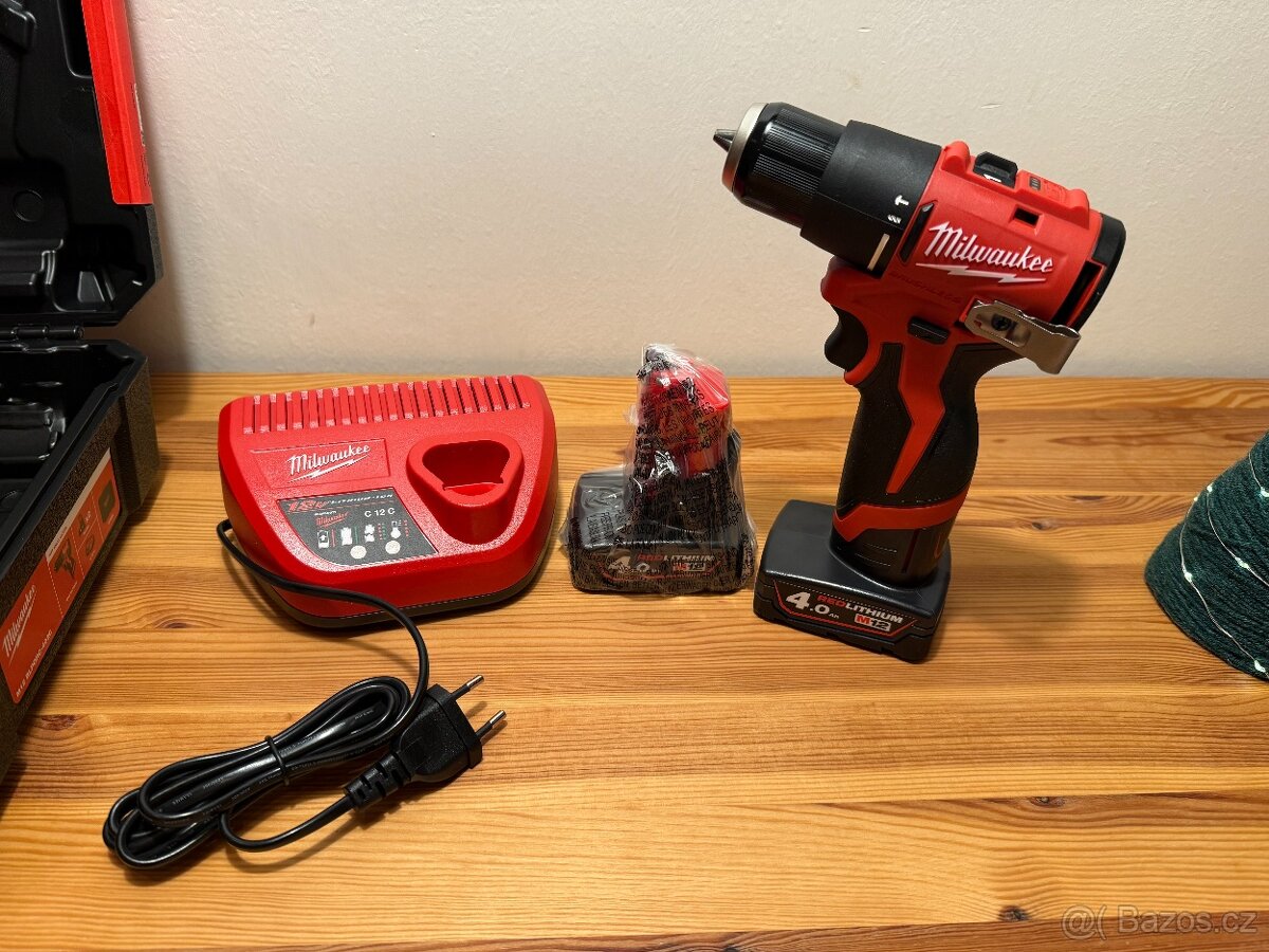 Akumulátorová príklepová vŕtačka Milwaukee M12 BLPDRC-402C - 2
