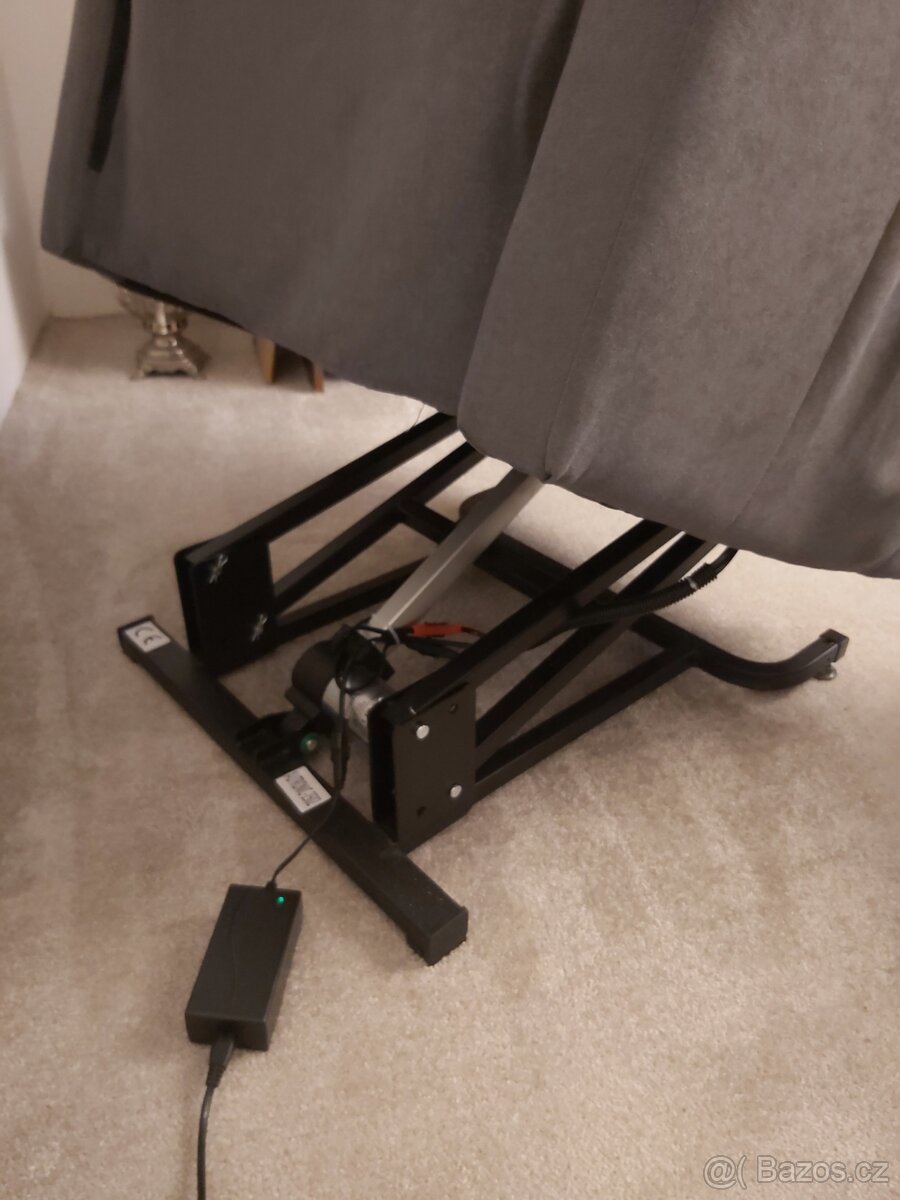 SENIORSKÉ ELEKTRICKÉ KŘESLO - 2