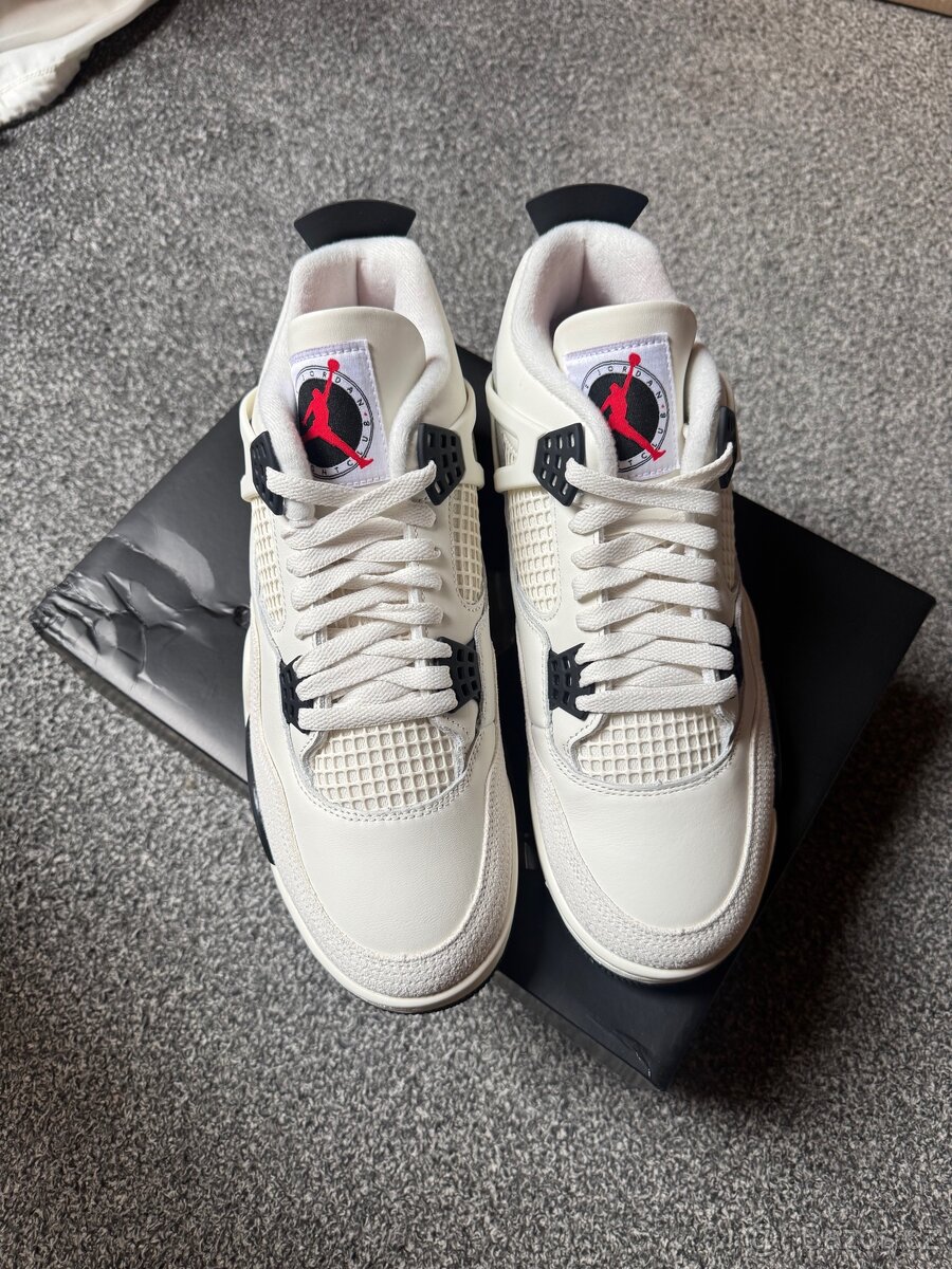 Jordan 4 Retro Flight Club - 2