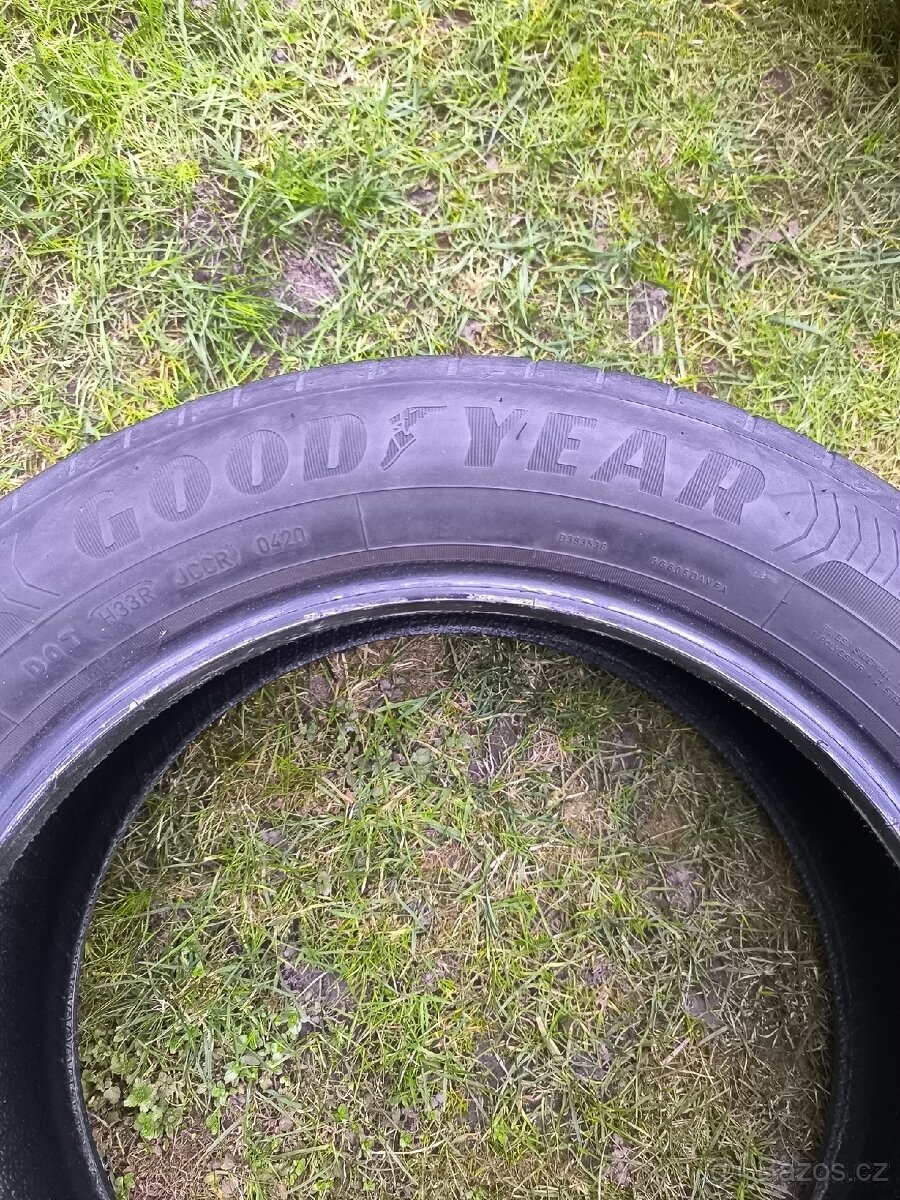 Goodyear 215/55/17 - 2
