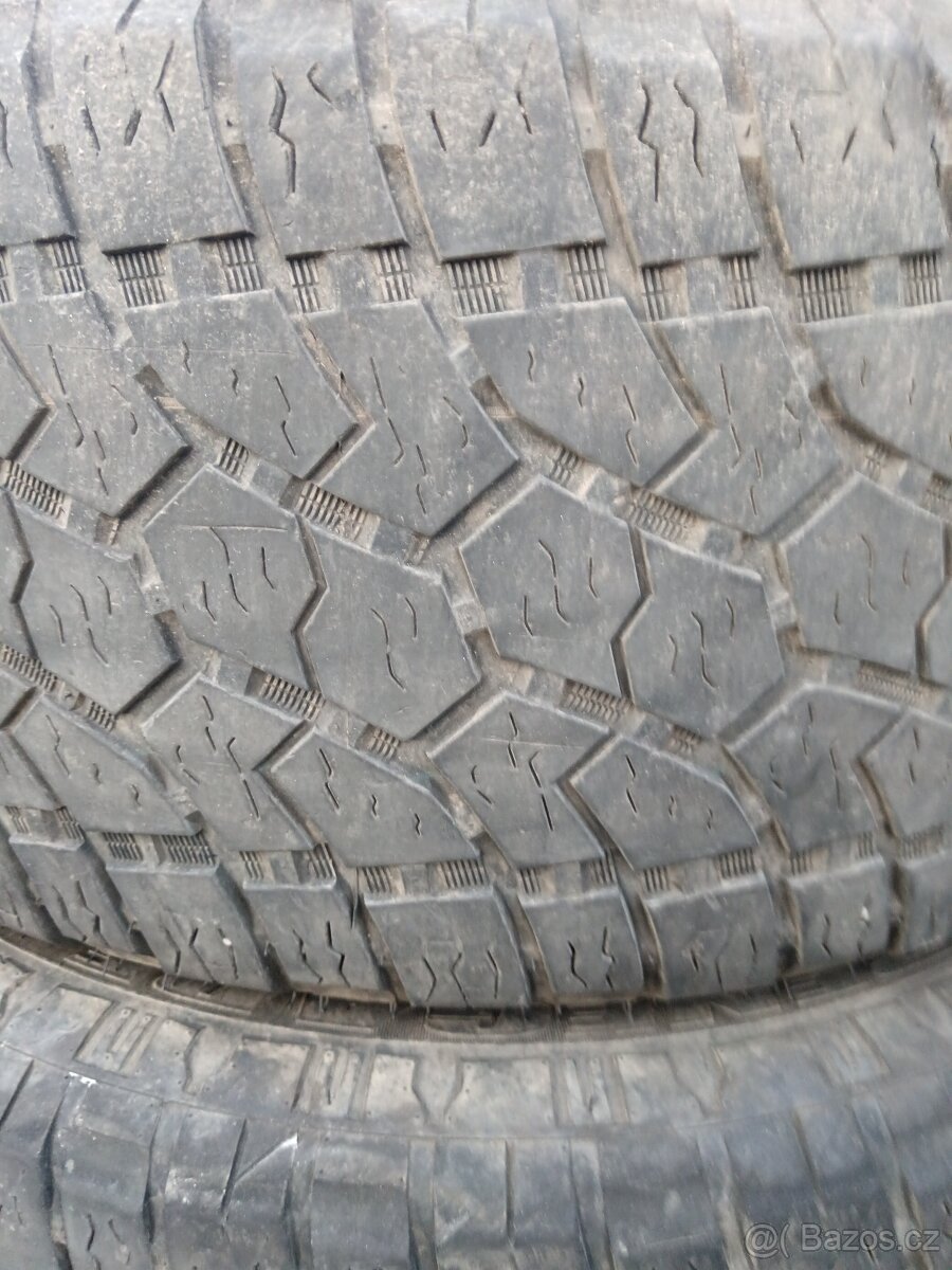 Pneu 305/50 R20 - 2