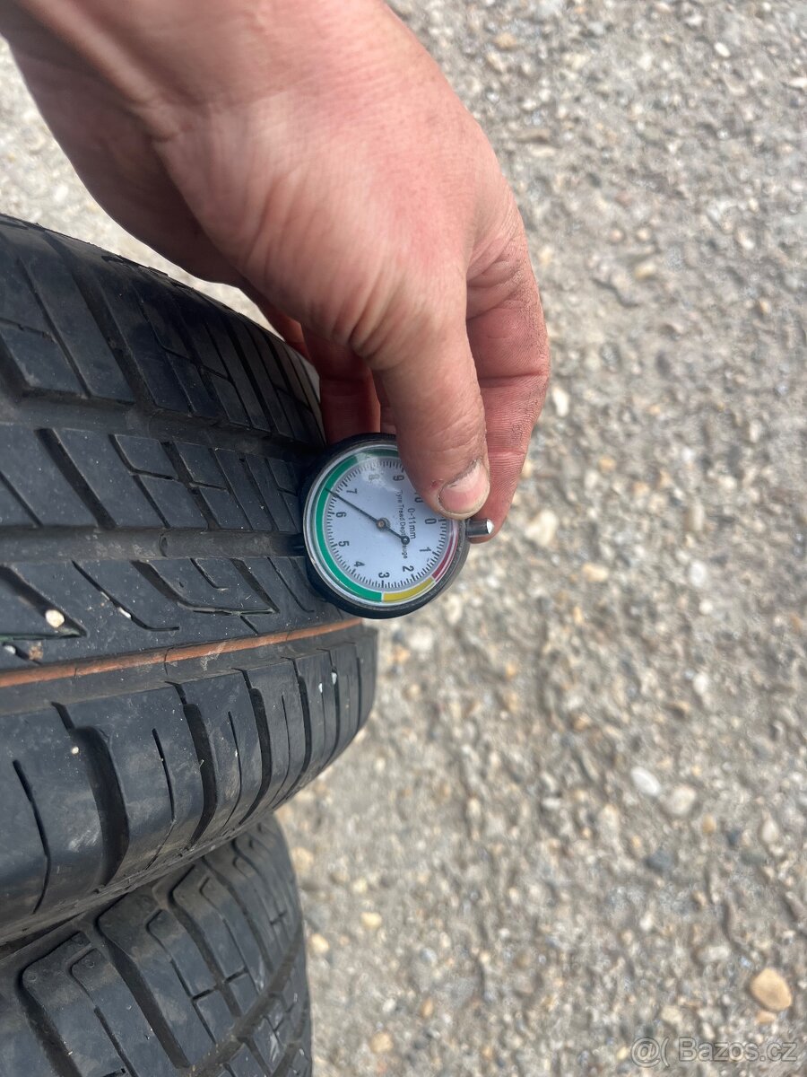 Pneu 175/70/13 - 2