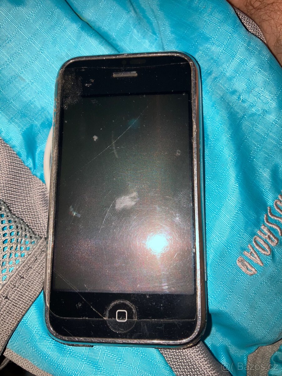 Prodán iPhone 2gs první iphon s nabijeckou - 2