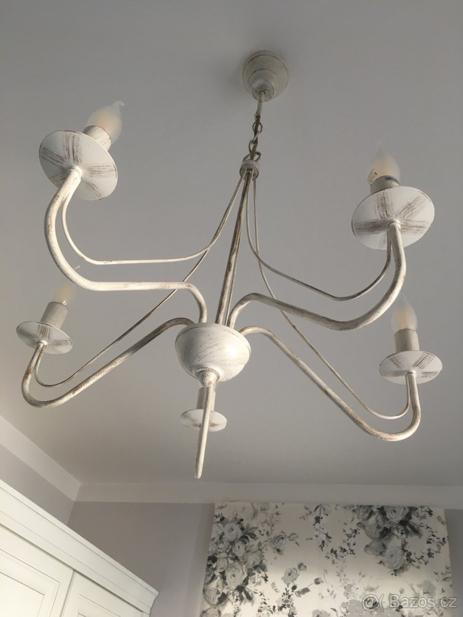 lustr na řetězu - 2