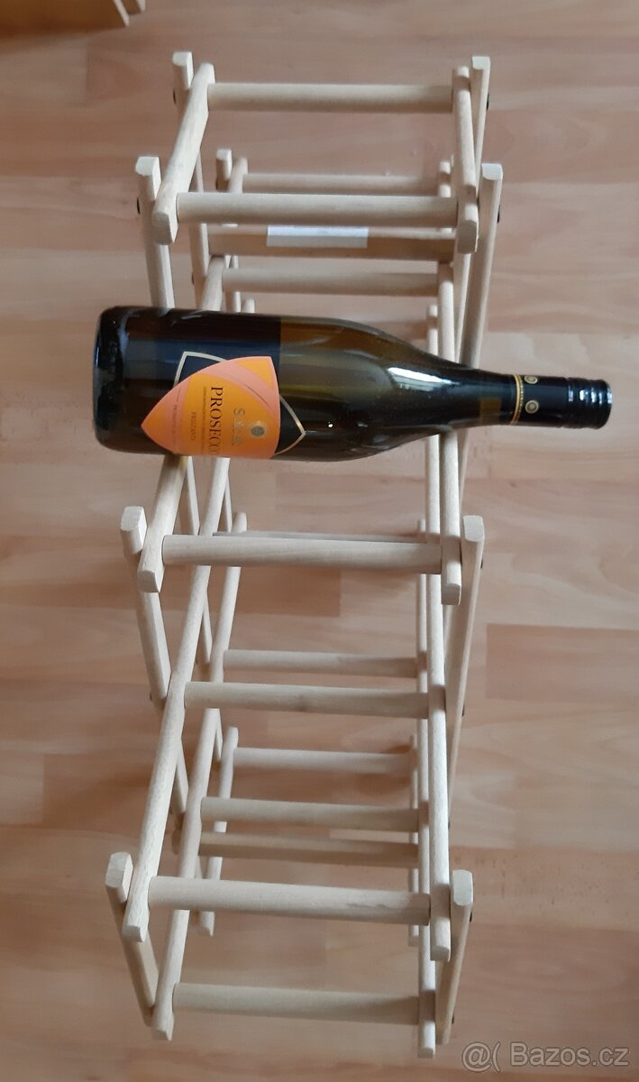 Dřevěný stojan na víno - 2