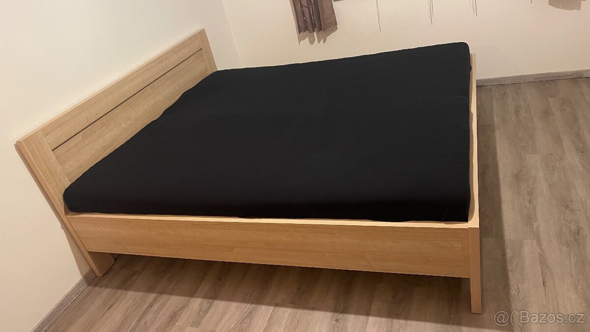 Manželská postel s rošty a matracemi - 2