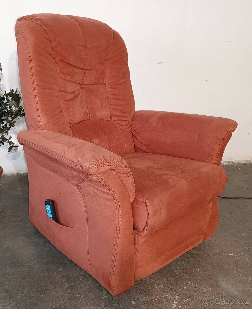Elektrické, polohovací křeslo značky Himolla. - 2