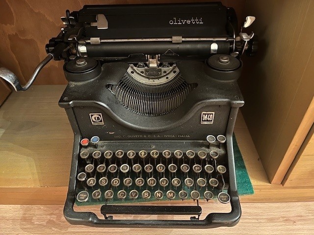 Psací stroj OLIVETTI M40, 1944 - 2