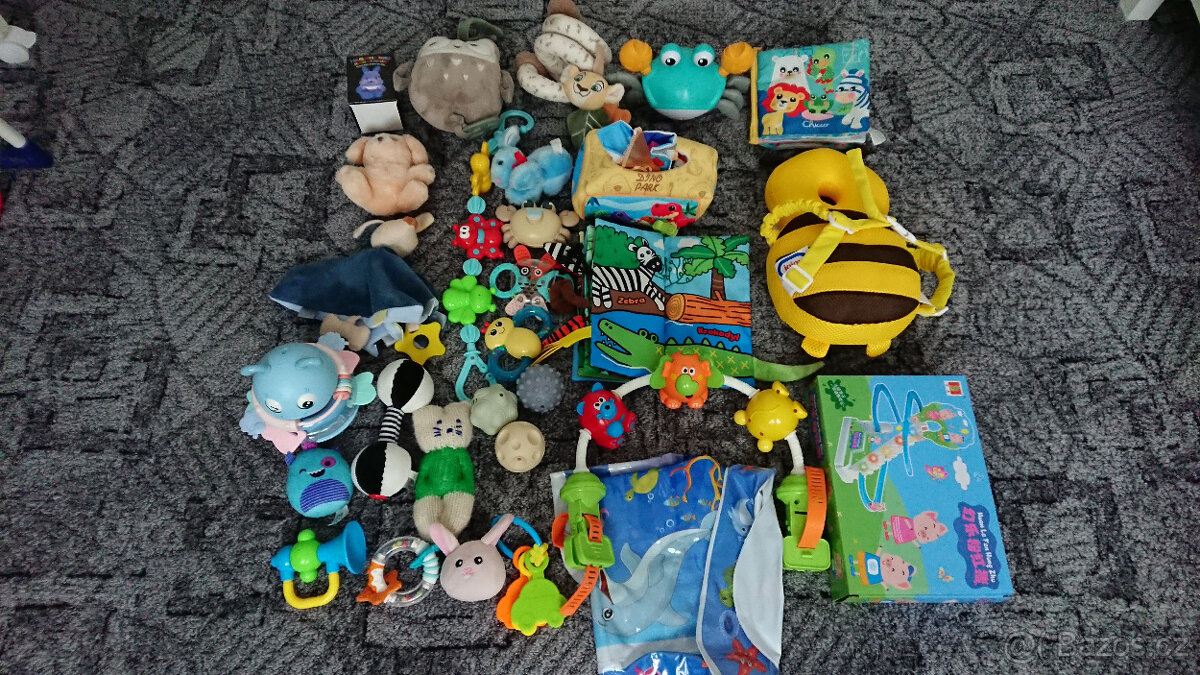 krabice hraček pro nejmenší - 2