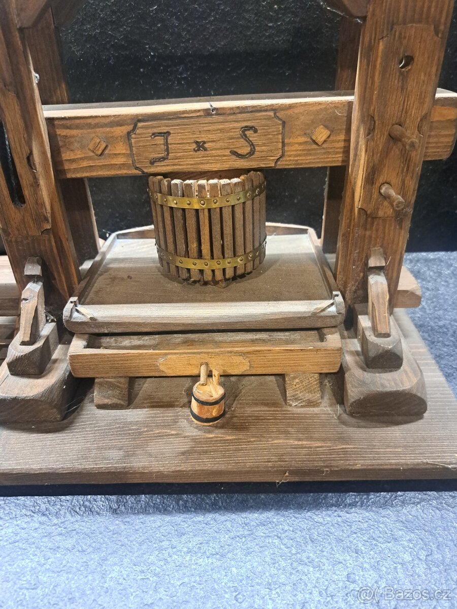 Model lis na víno - 2