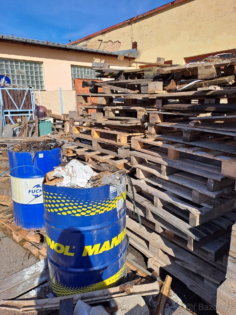 Dřevo - palety - 2