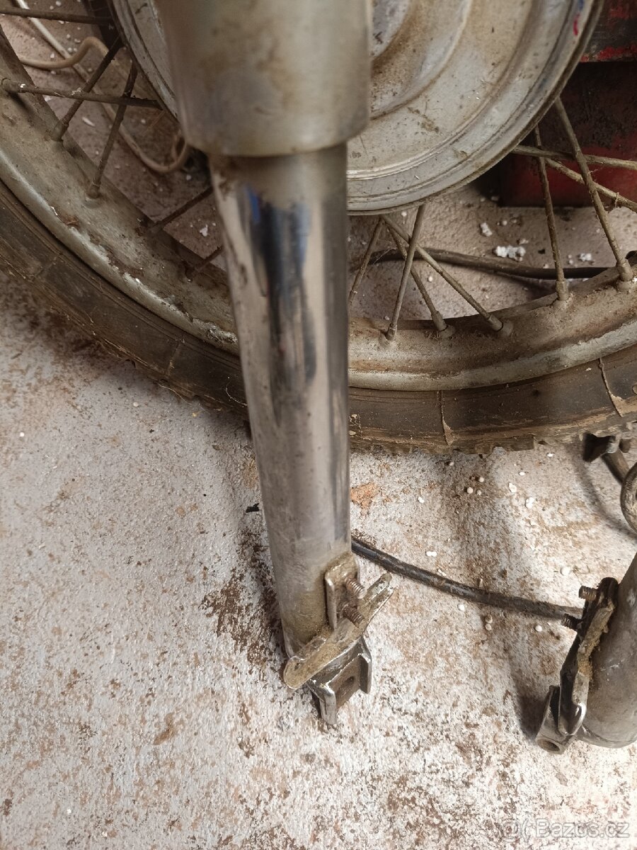 Přední vidlice Jawa - 2
