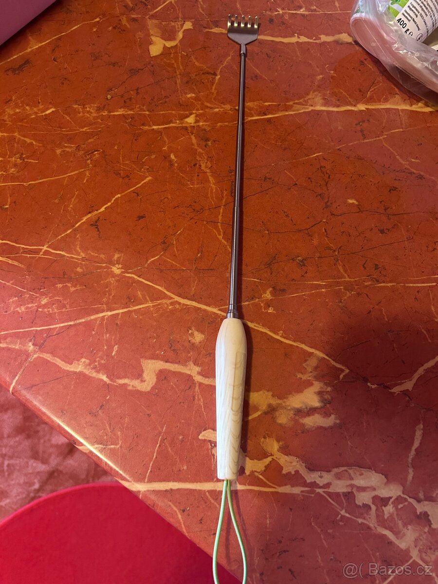 Škrabadlo na záda - 2