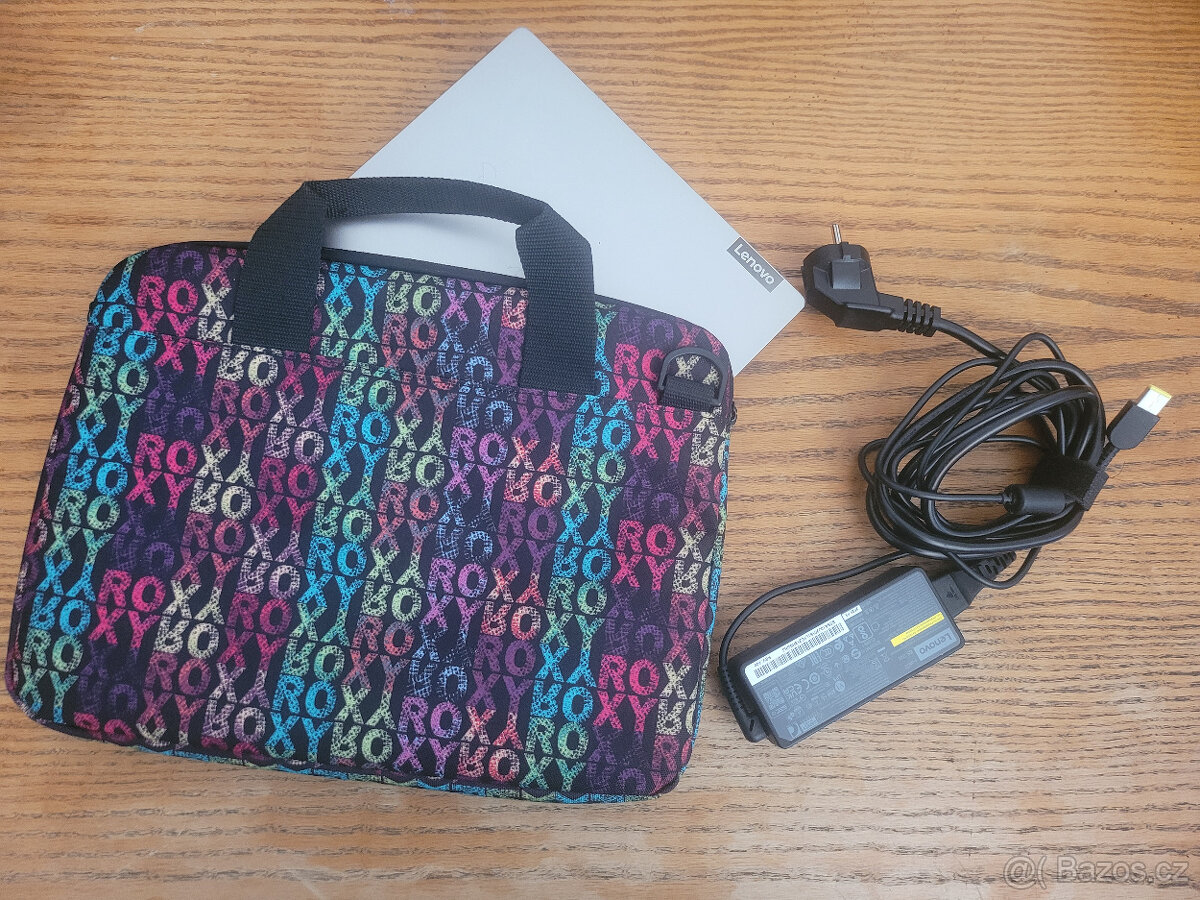 Notebook ThinkBook 13s a brašna na něj - 2