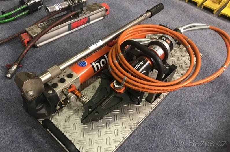 prodáme rozpínač, případně nůžky Holmatro s ruční pumpou - 2